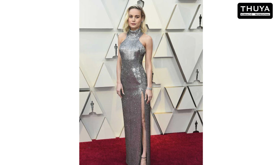 Brie Larson luciendo el peinado micro bob en la gala de los Oscar
