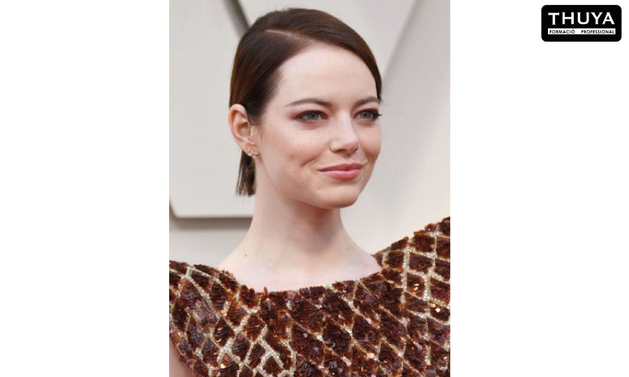 Emma Stone luciendo el peinado micro bob en la gala de los Oscar