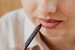 Cómo maquillar los labios según su forma